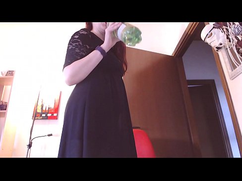 ❤️ ¡Una esclava sumisa a la que le encantan las bragas sucias y exuberantes se ve obligada a masturbarse después de ver este vídeo! Video de porno en es.hentaiser.ru ❌️